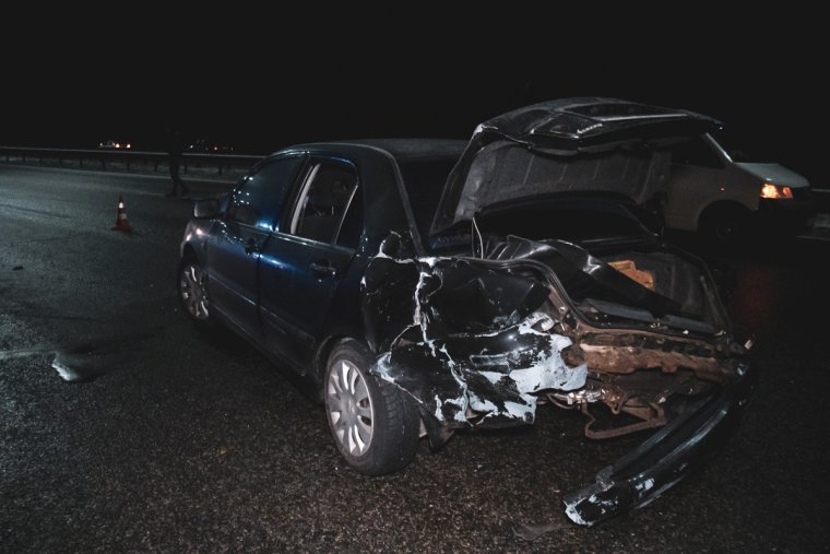 Разбитые машины на трассе