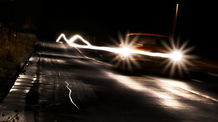 Фотосессия в свете фар автомобиля