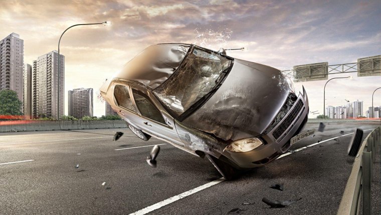 Машина ночью на дороге