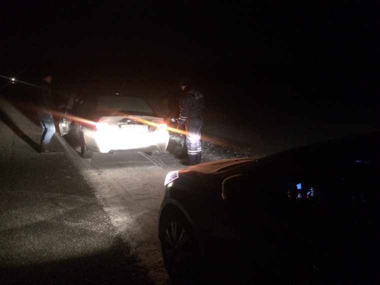 Свет фар в ночи