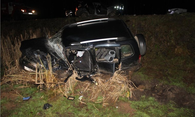 Приора ночью на трассе