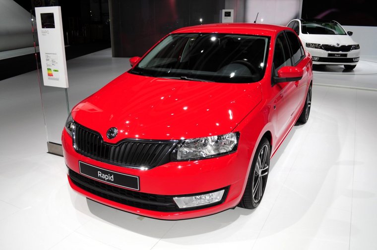 Шкода Рапид 2018 красная
