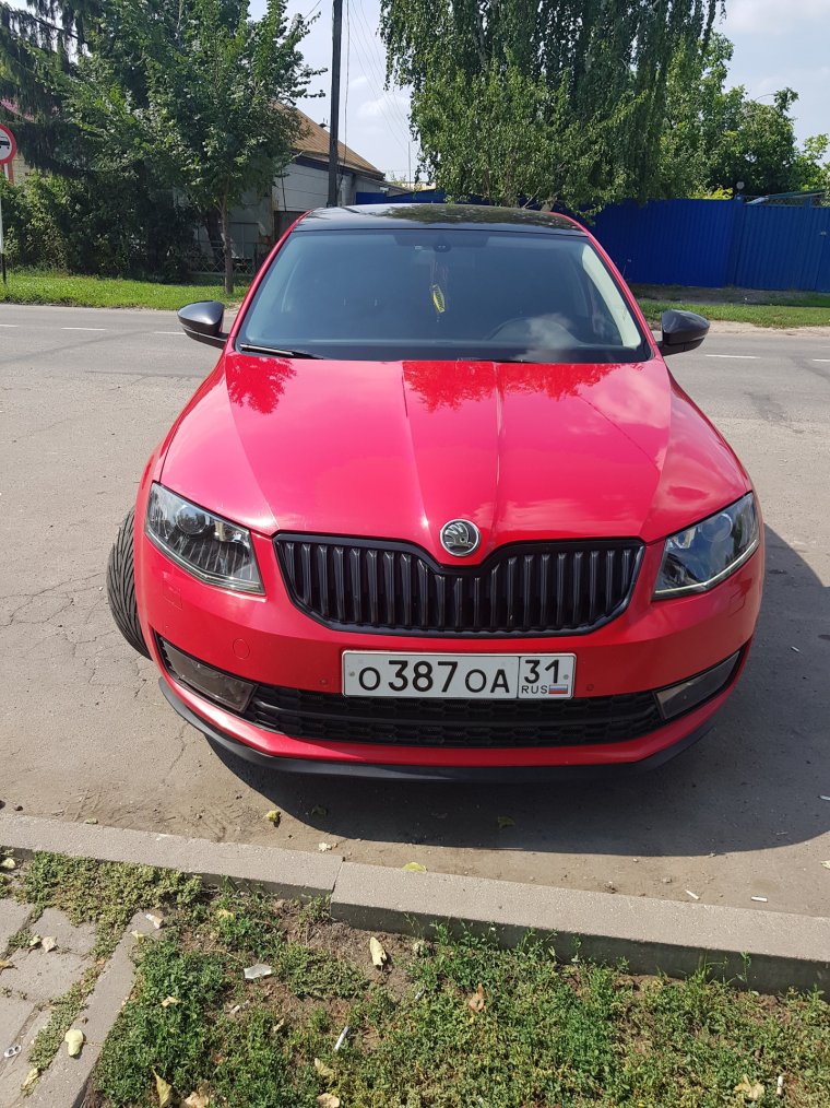Skoda Octavia красная