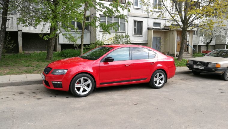 Шкода Октавия а5 с черной крышей