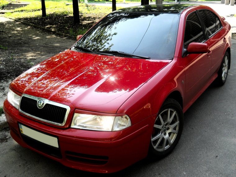 Skoda Octavia Tour черная крыша