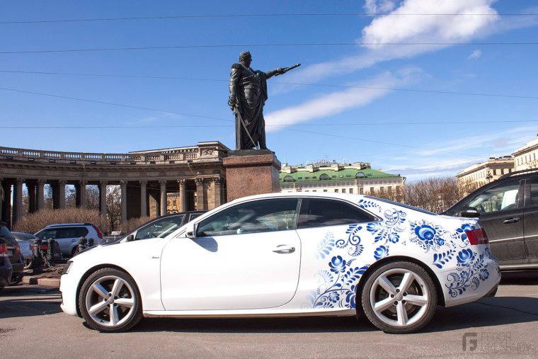 Машина под Гжель