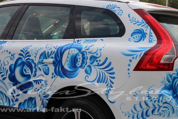 Машина расписанная под Гжель