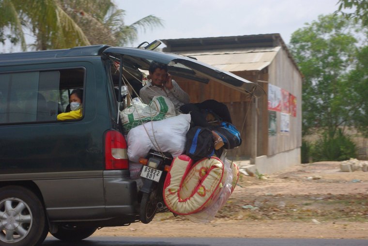 Машина перегружена людьми
