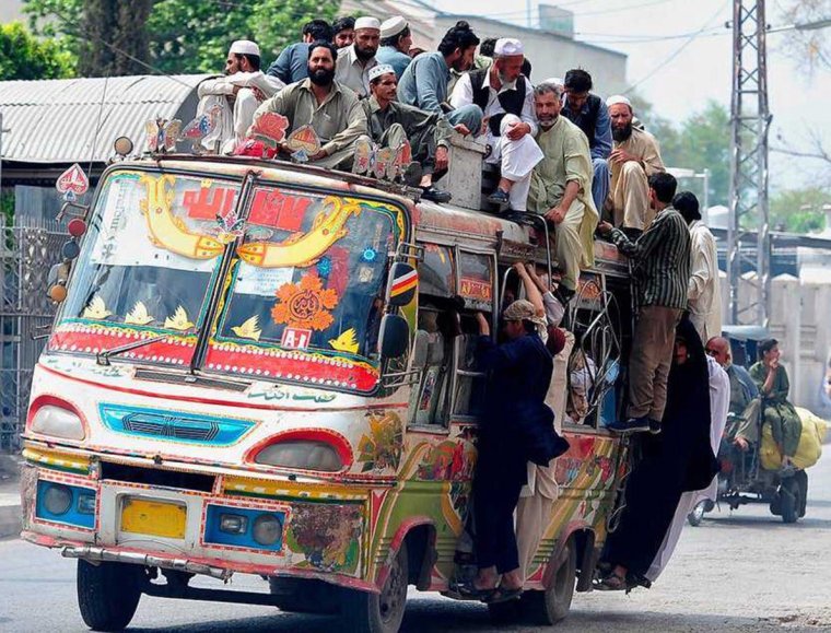 Автобус в Индии битком