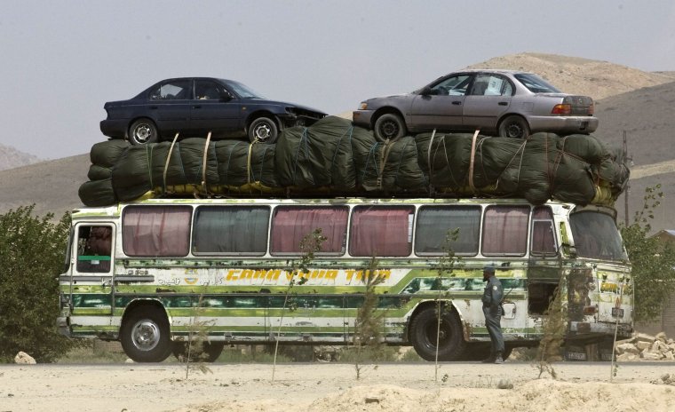 Перегруженный грузовик в Индии