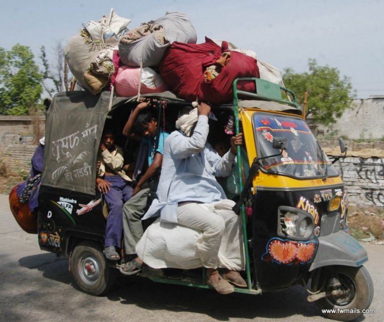 Перегруженный автобус в Индии