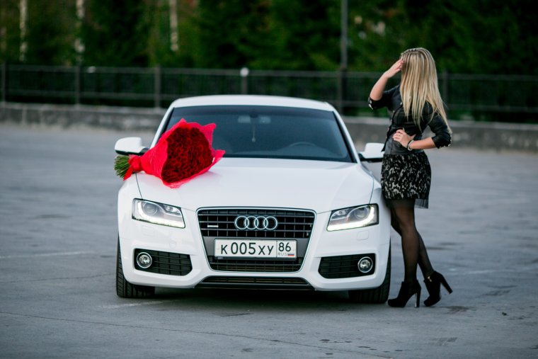 Блондинка на Ауди