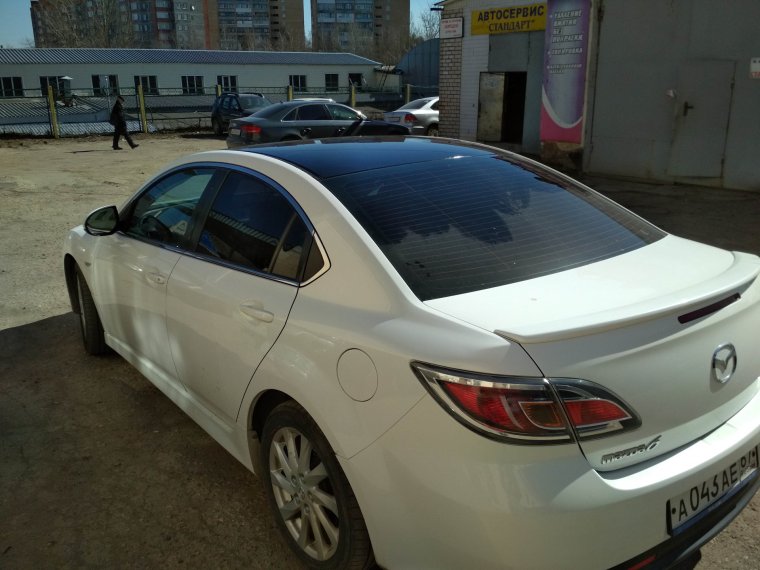 Автомобиль кремовый низ черный верх