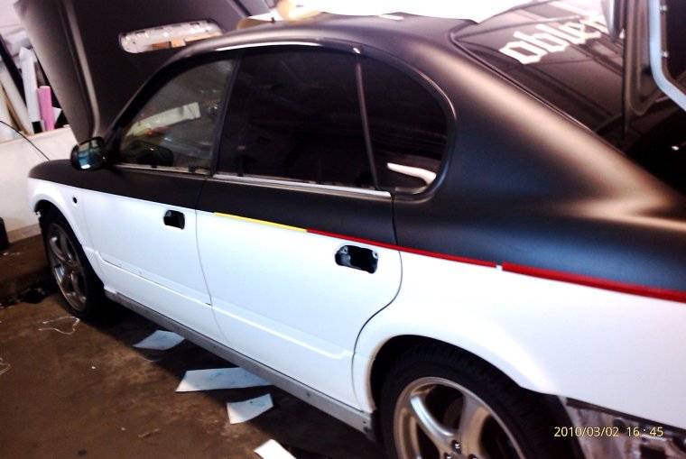 Машины черный верх белый низ