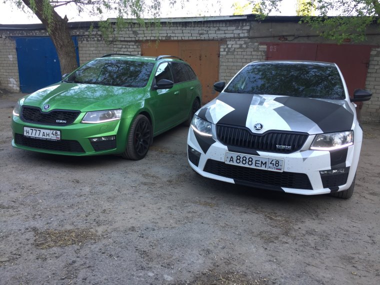 Машины черный верх белый низ