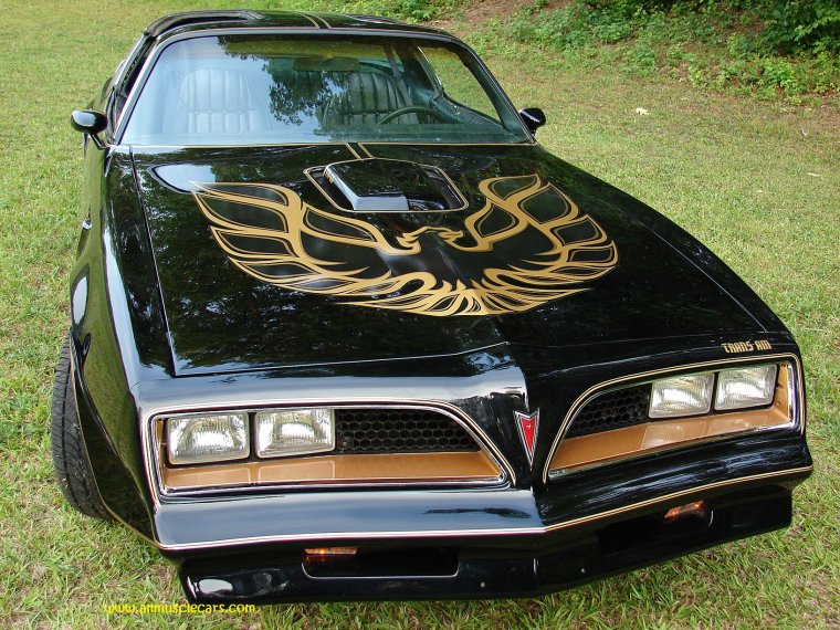 Капот ретро автомобиля