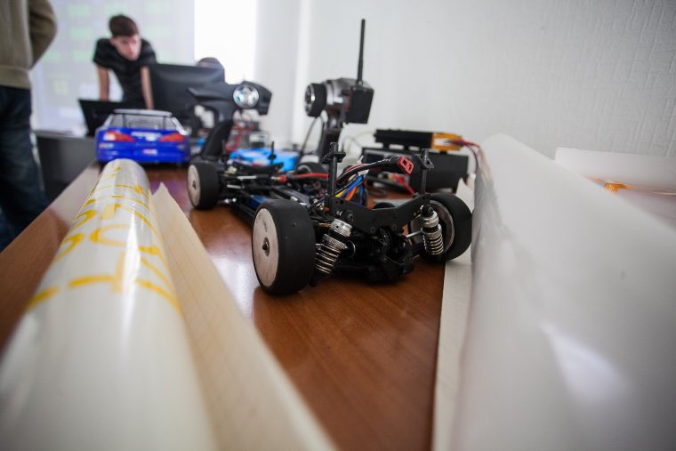 Гонки на радиоуправляемых машинках