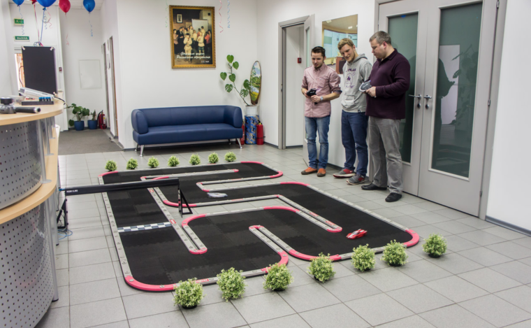 Гоночная трасса для радиоуправляемых машин