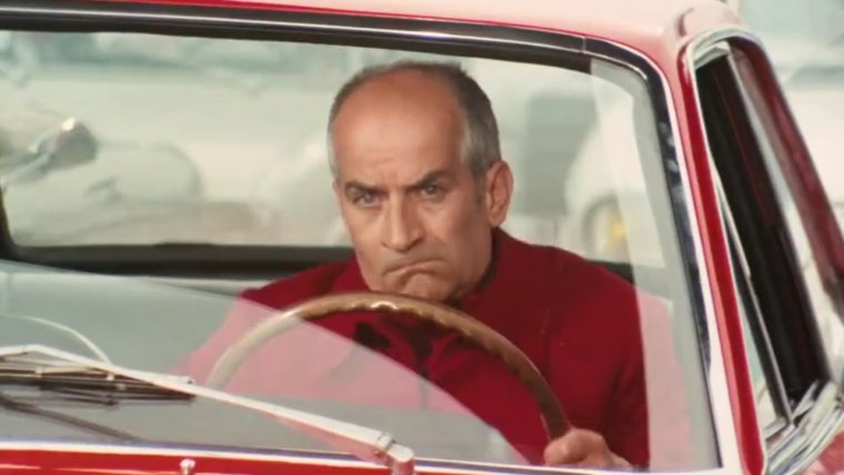Луи де Фюнес в машине красной