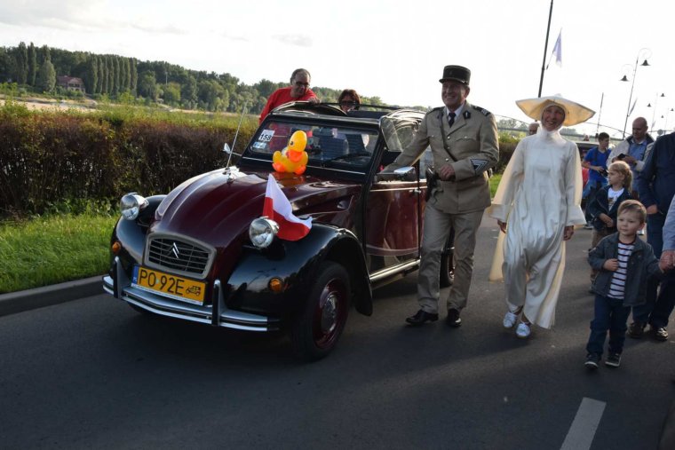 Луи де Фюнес Жандарм автомобиль