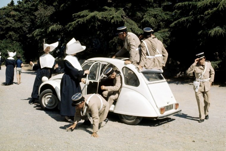 Ситроен 2cv Луи де Фюнесом