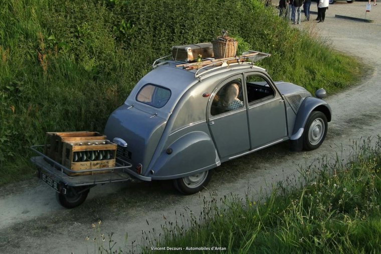 Ситроен 2cv Луи де Фюнесом