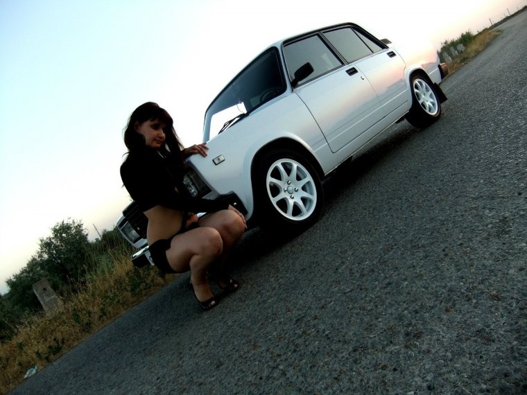 Девушки и машины ВАЗ