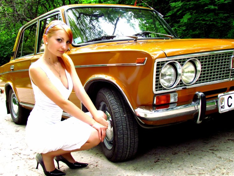 Девушки и русские машины