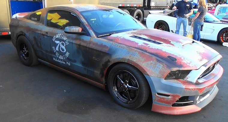 Ржавый Форд Мустанг