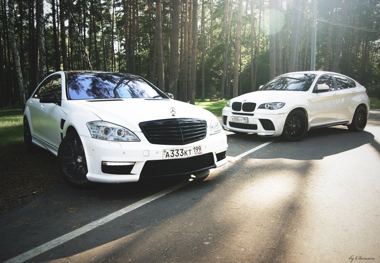 Белый мерс БМВ