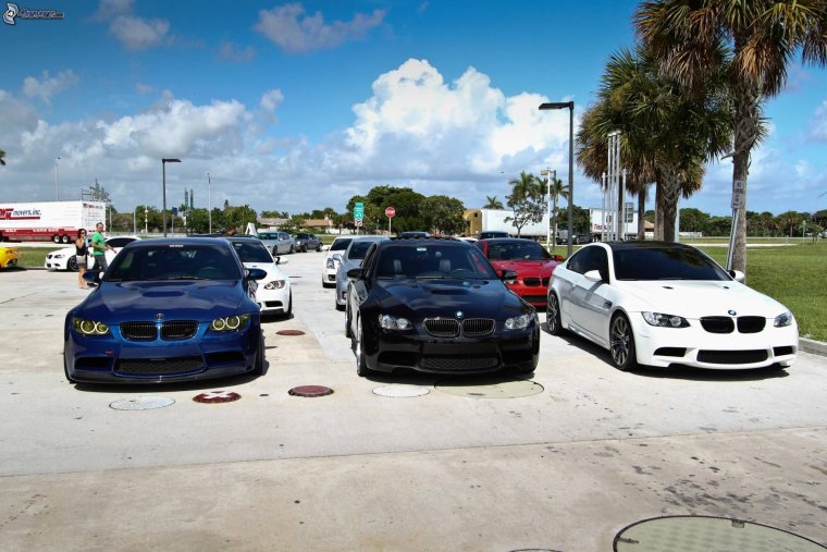 Три черных БМВ