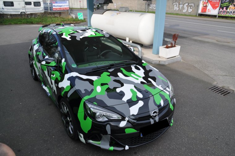 Опель Астра в камуфляже