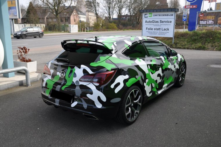 Опель Астра в камуфляже