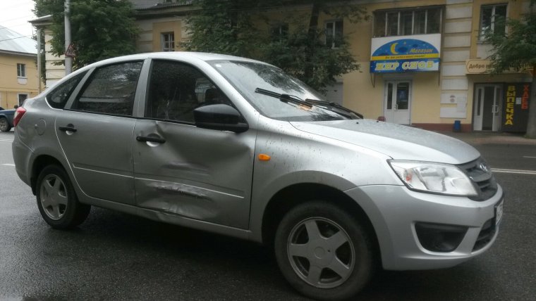 Лада Гранта лифтбек авария