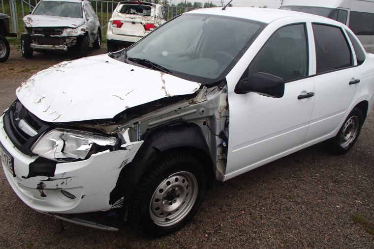 Битая Лада Гранта фл