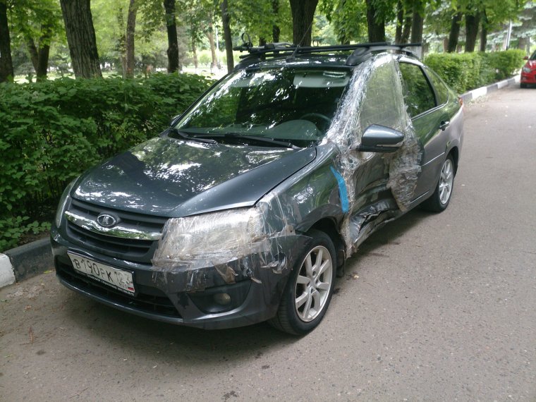 Лада Гранта лифтбек битая