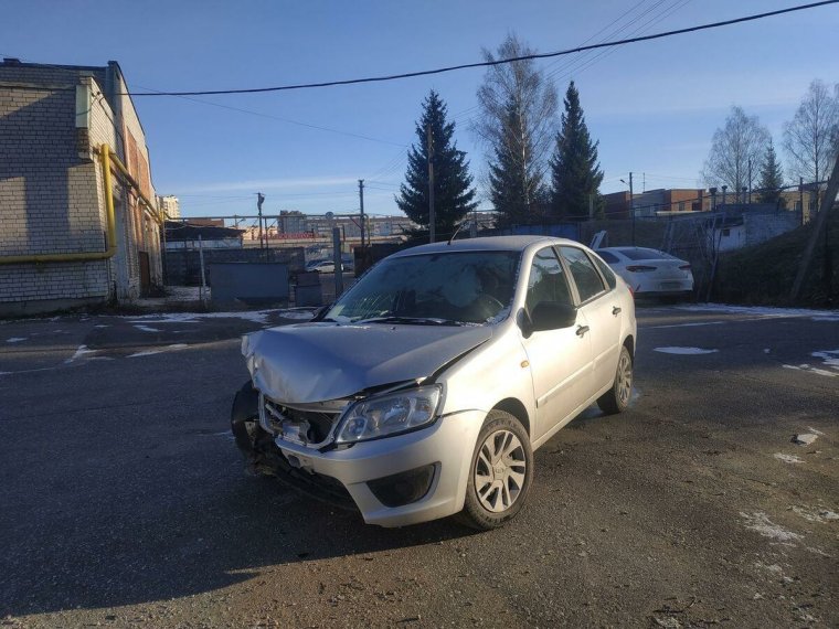 Лада Гранта битый битый 2018 2019 20 года