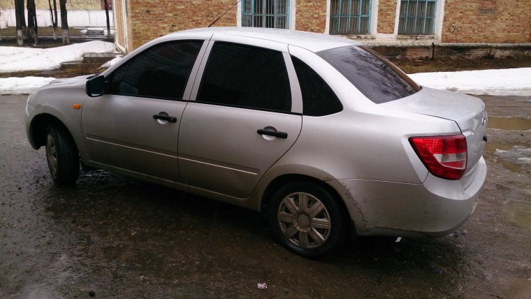 Лада Гранта серебристая тонированная