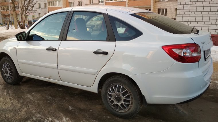 Битая Гранта лифтбек