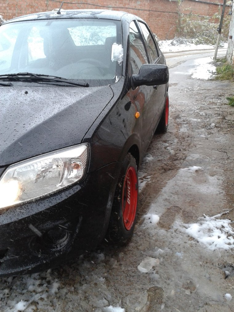 Лада Гранта битая в гараже