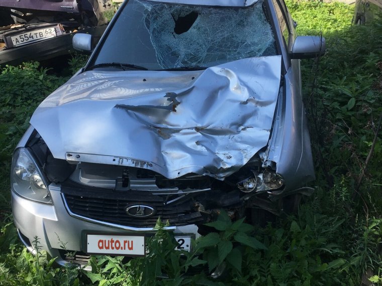 Приора 345 битая серебристая