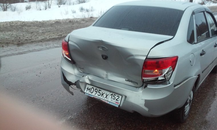 Лада Гранта битая сзади