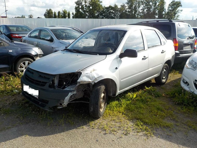 Лада Гранта битая черная