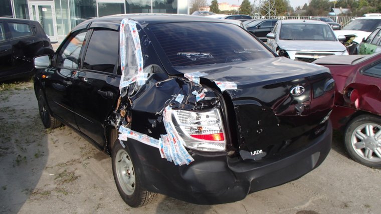 Лада Гранта битая черная
