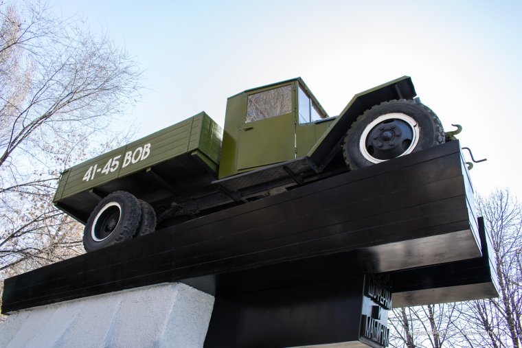 Памятник автомобилю ЗИС-5