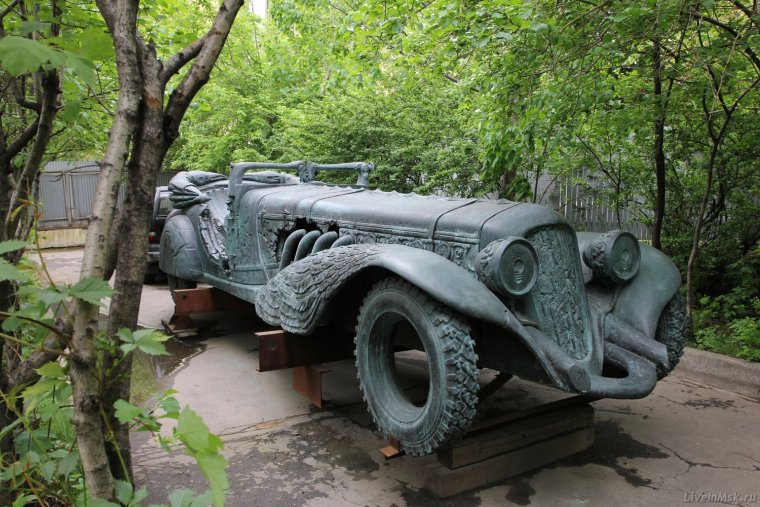 Памятник Булгакову Сивяков переулок