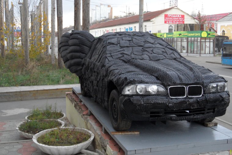 Арт объект автомобиль