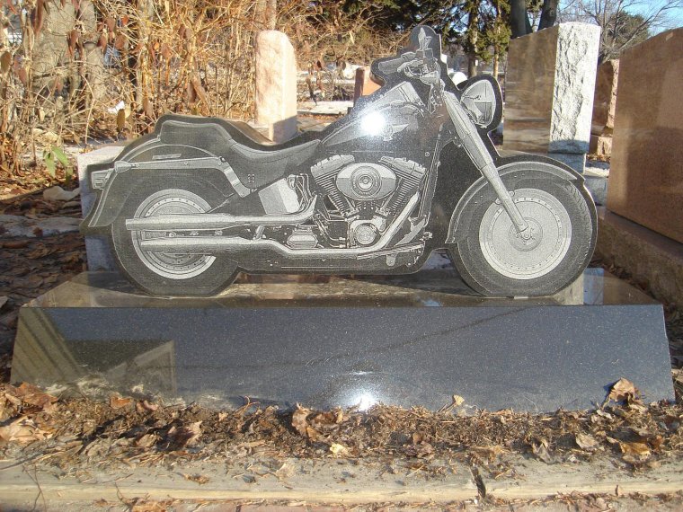 Памятник мотоциклисту