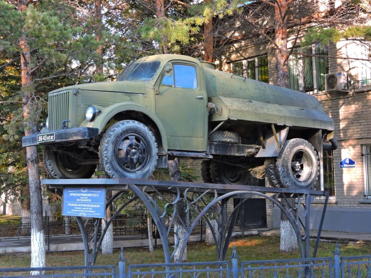 Памятники машинам