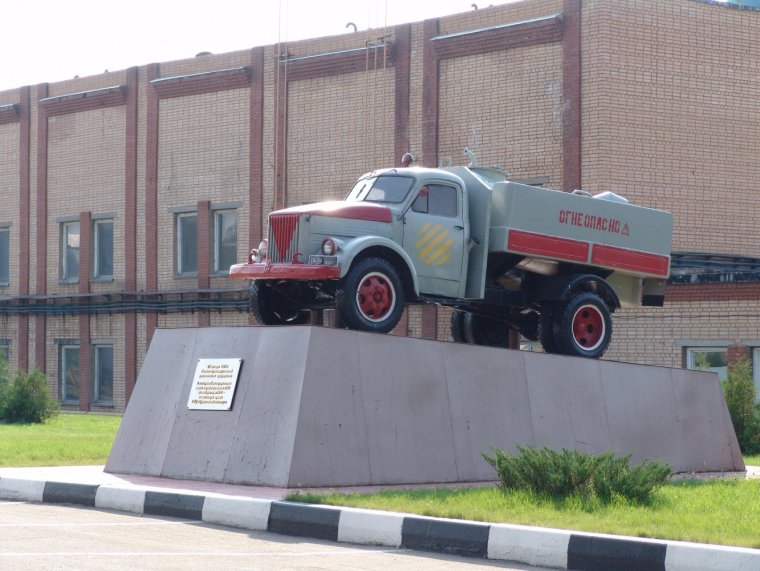 Памятник ЗИЛ 130